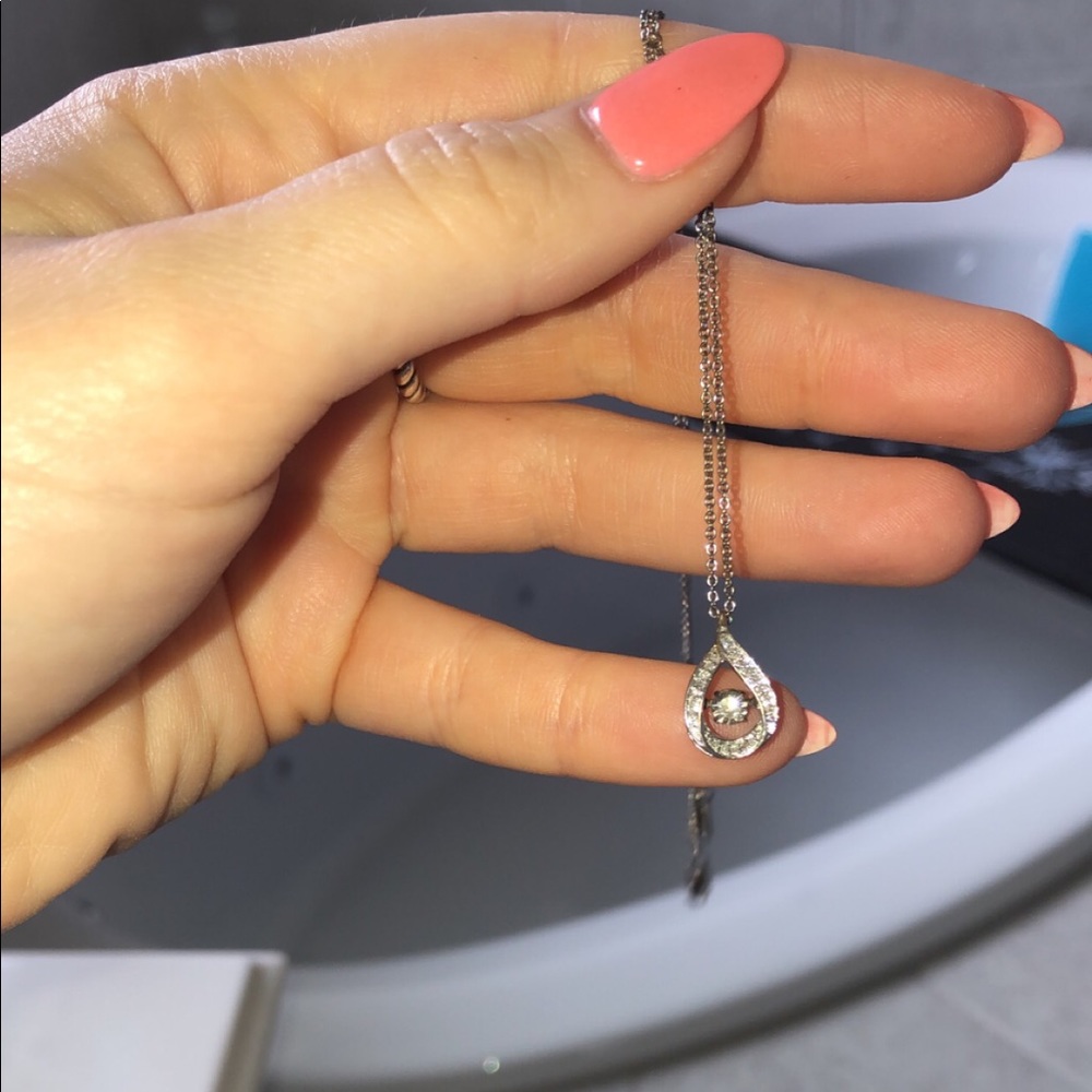 Diamond flicker necklace